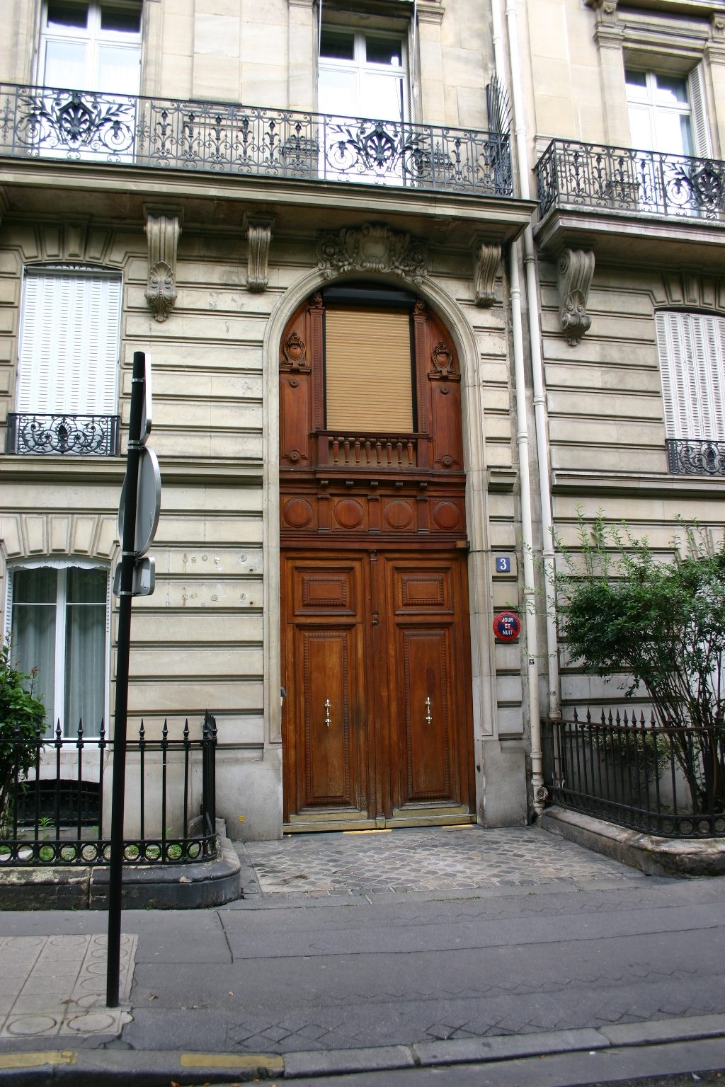 Just Lucas-Championniere's home, Paris (2).JPG